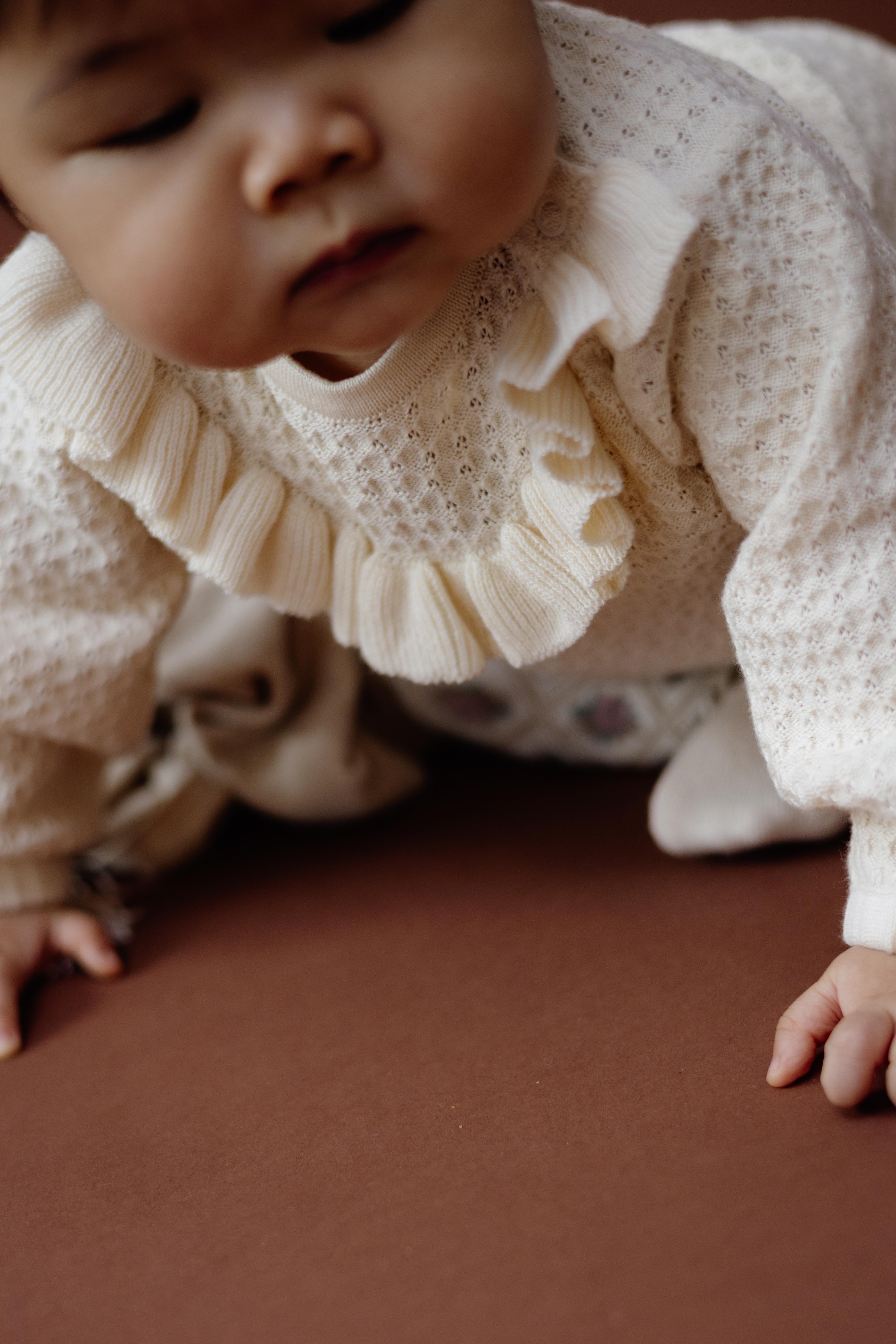 Crèmekleurige sweater met ruchekraag | White Cream