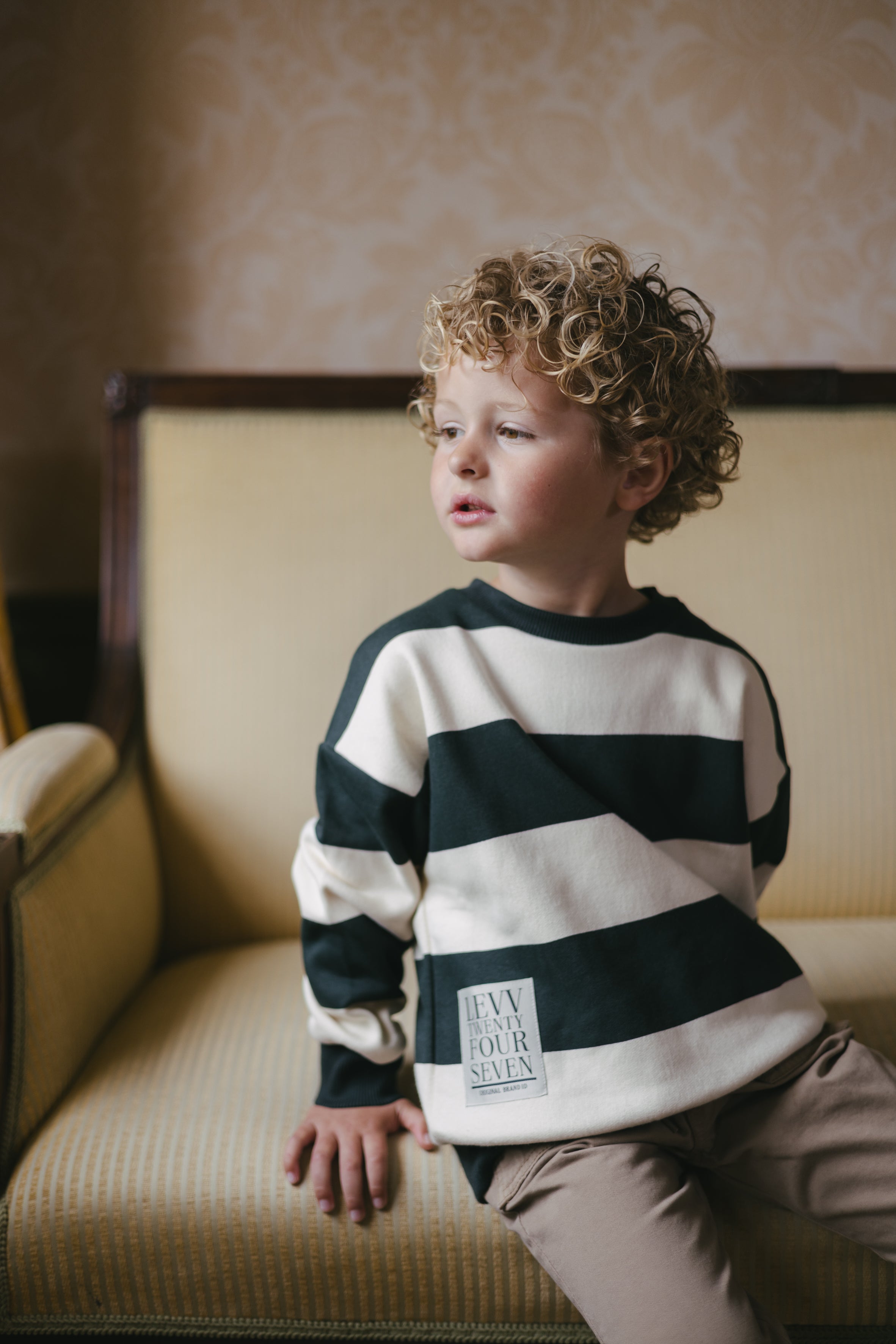 Donkergroen met ecru gestreepte sweater | AOP Black Stripe