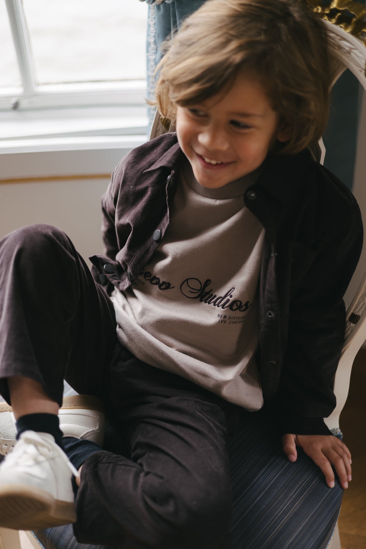 Lichtbeige longsleeve met borsttekst | Greige