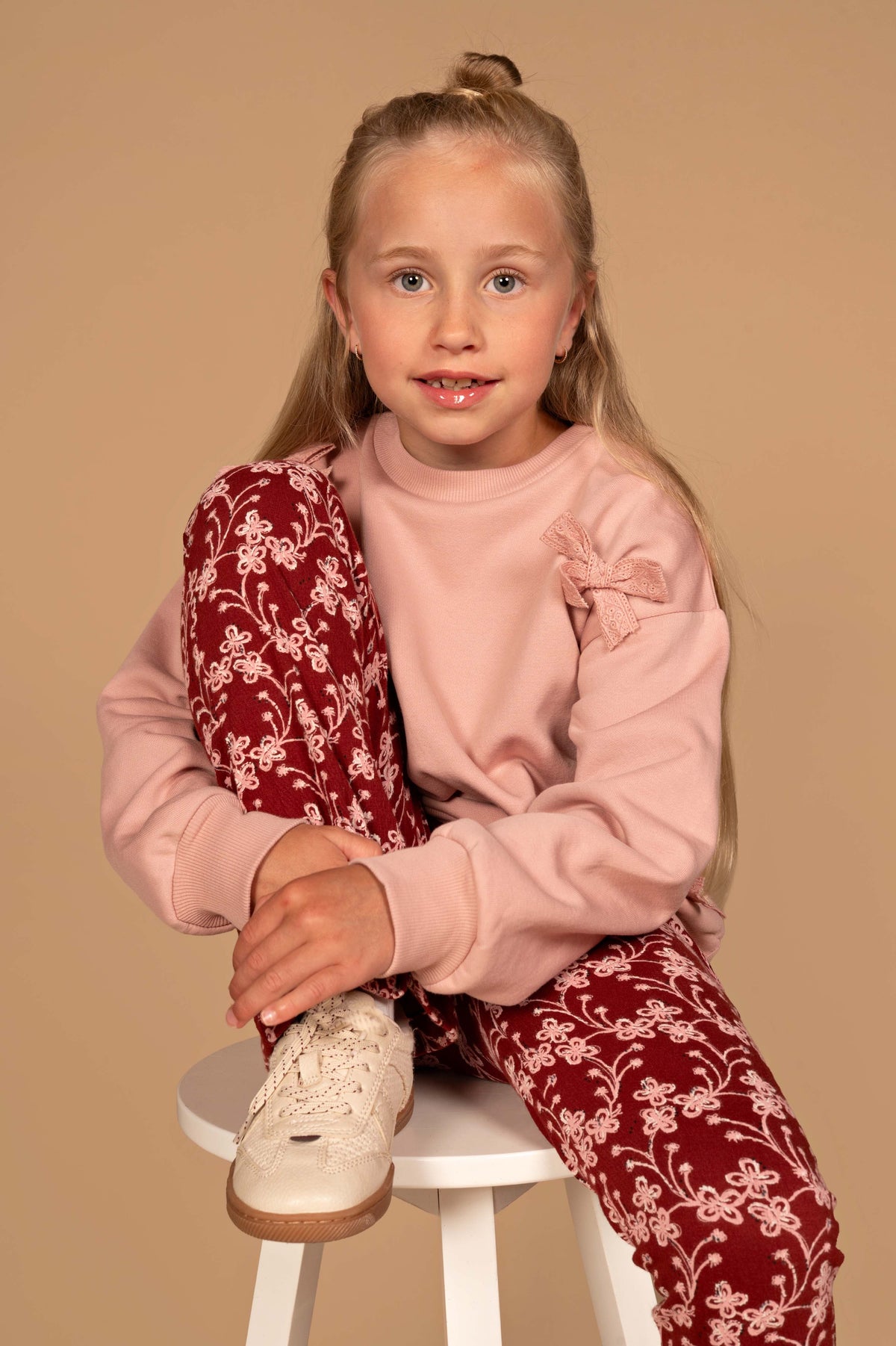 Lichtroze sweater met strikdetails | Old Pink