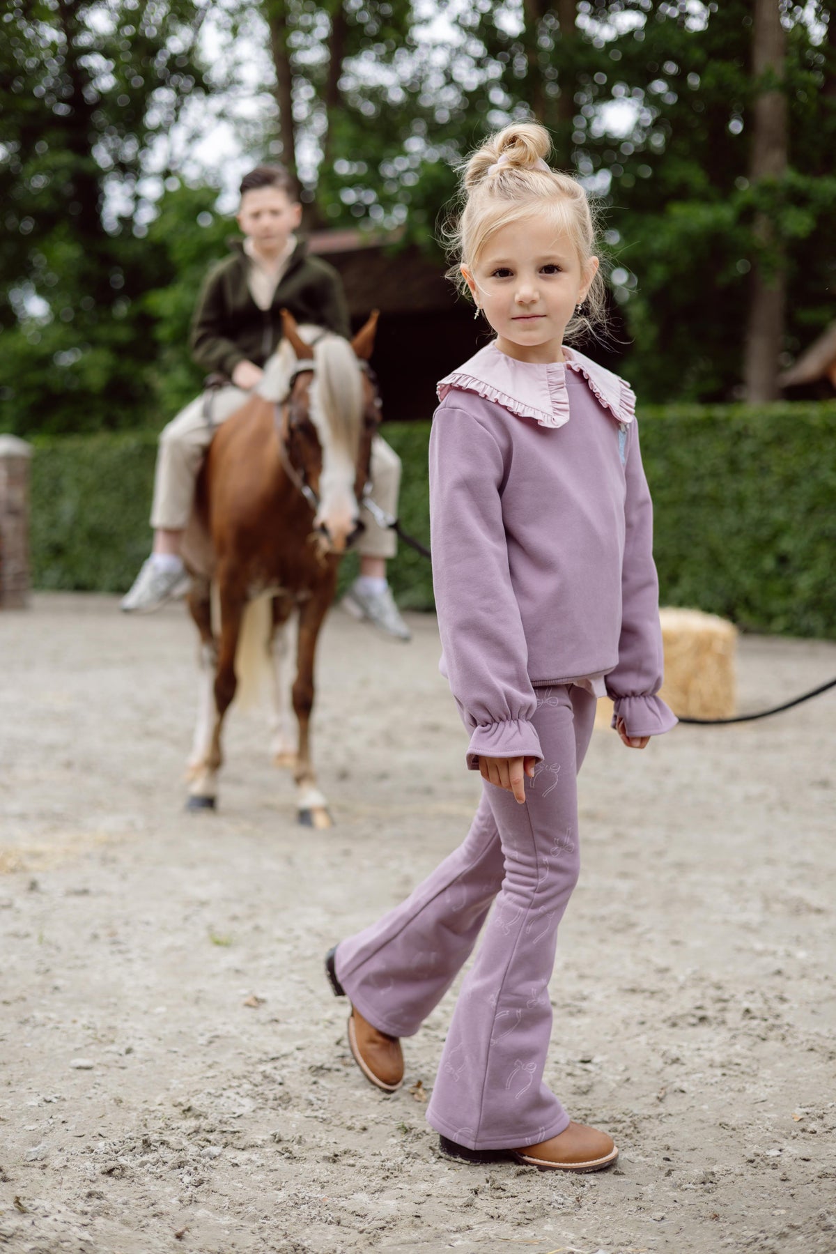 Oudroze flared broek met all-over print | AOP Pink Bows