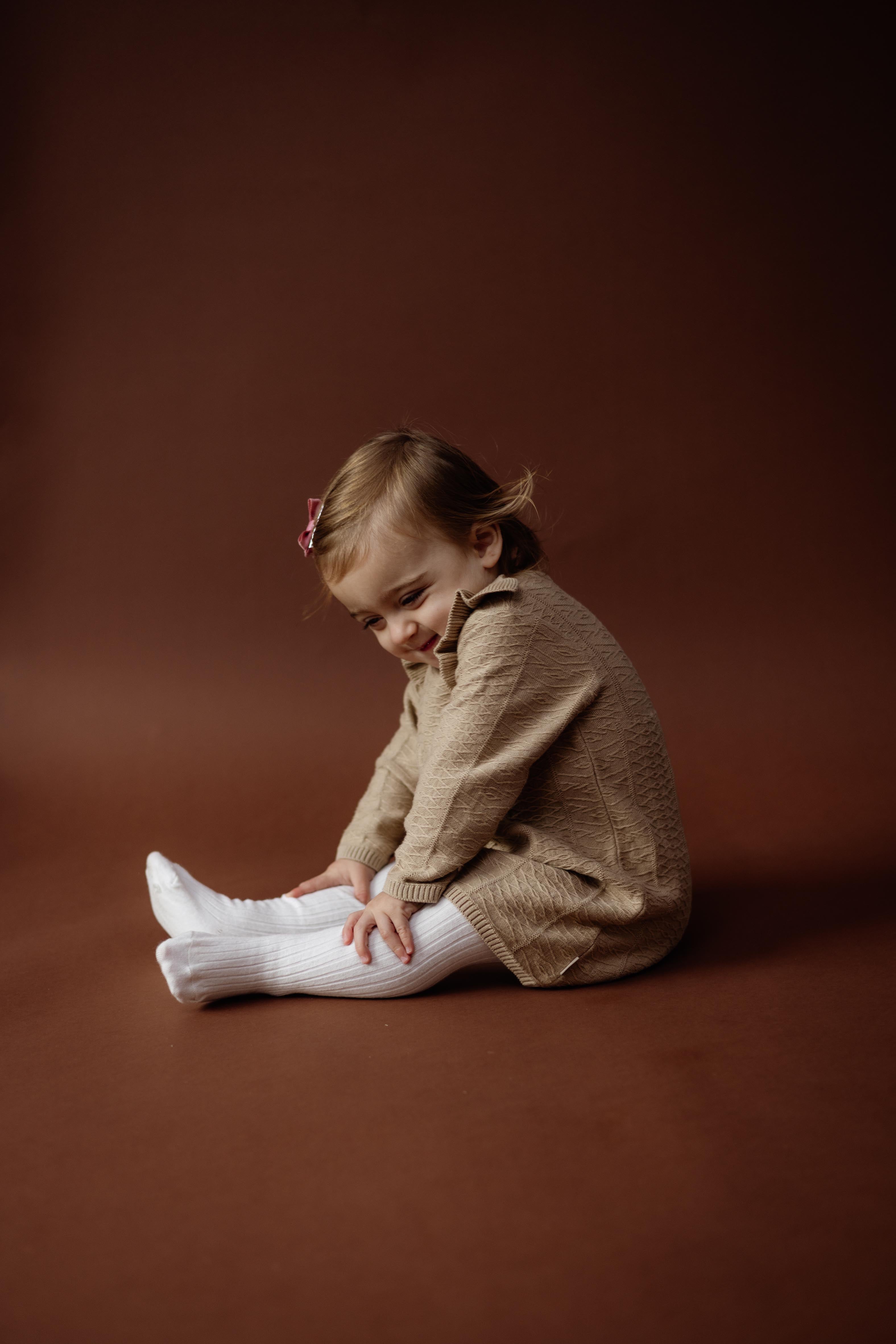 Zandkleurige jurk met ruchekraag | Beige