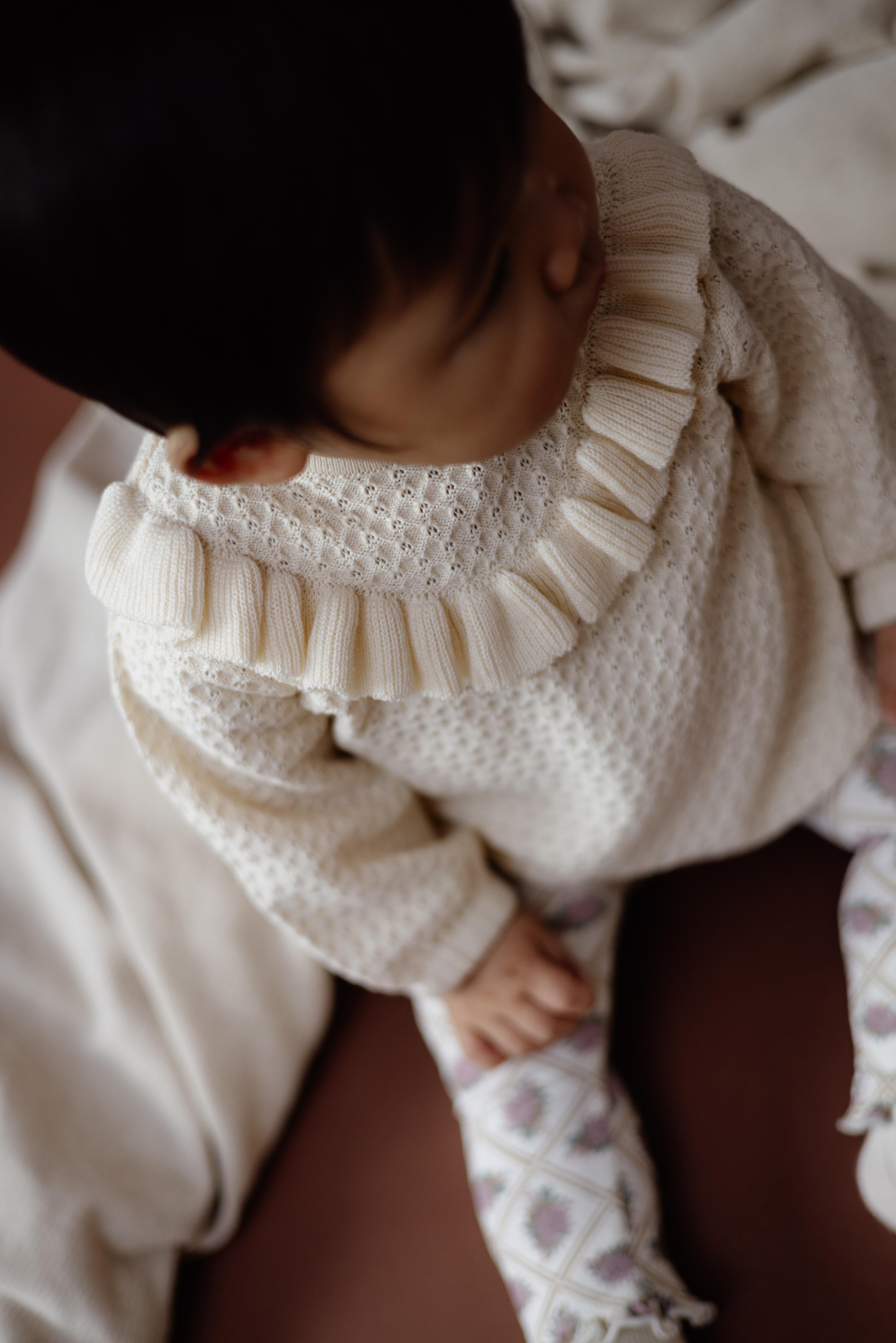 Crèmekleurige sweater met ruchekraag | White Cream
