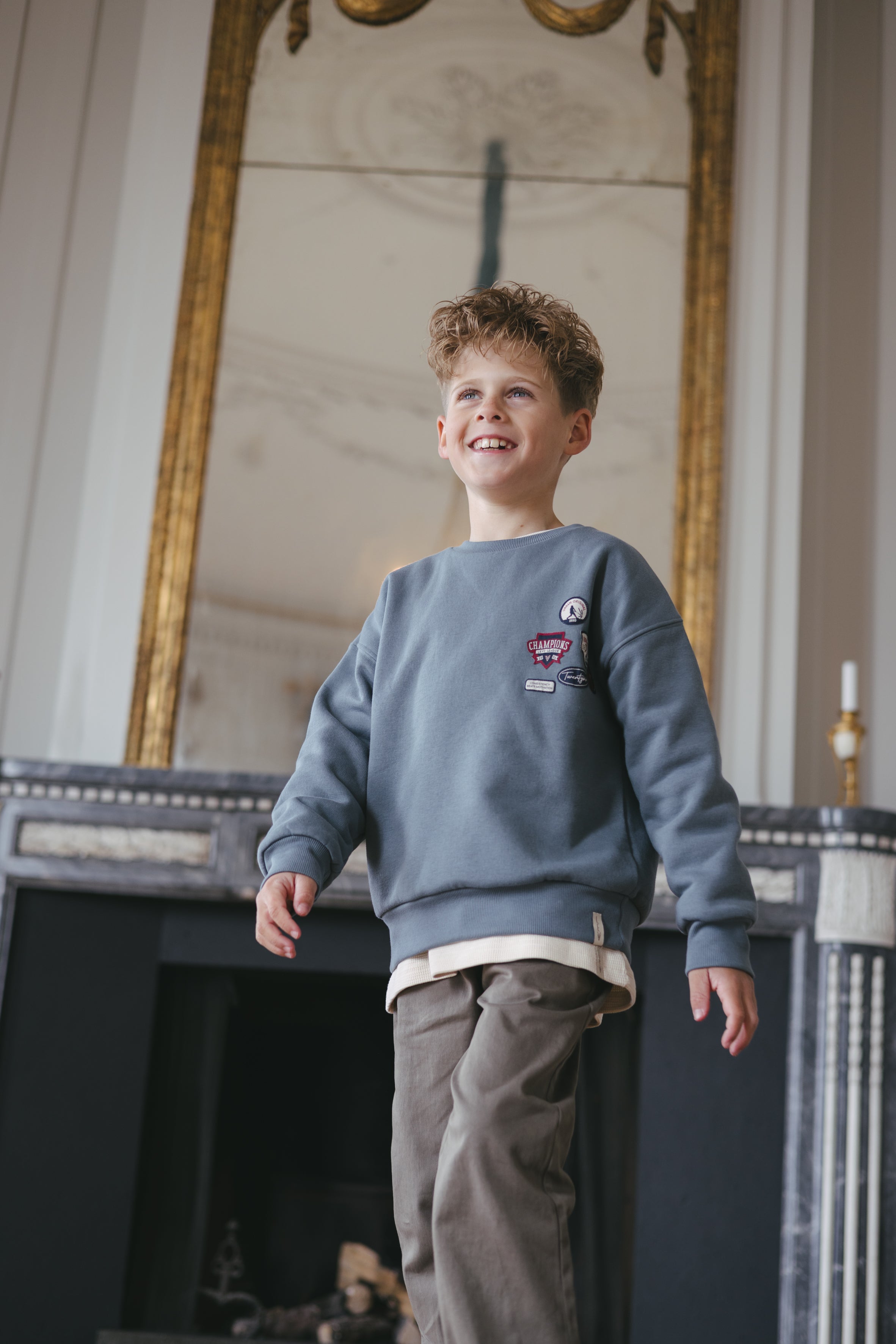 Blauwgrijze sweater met borstprint | Mid Blue