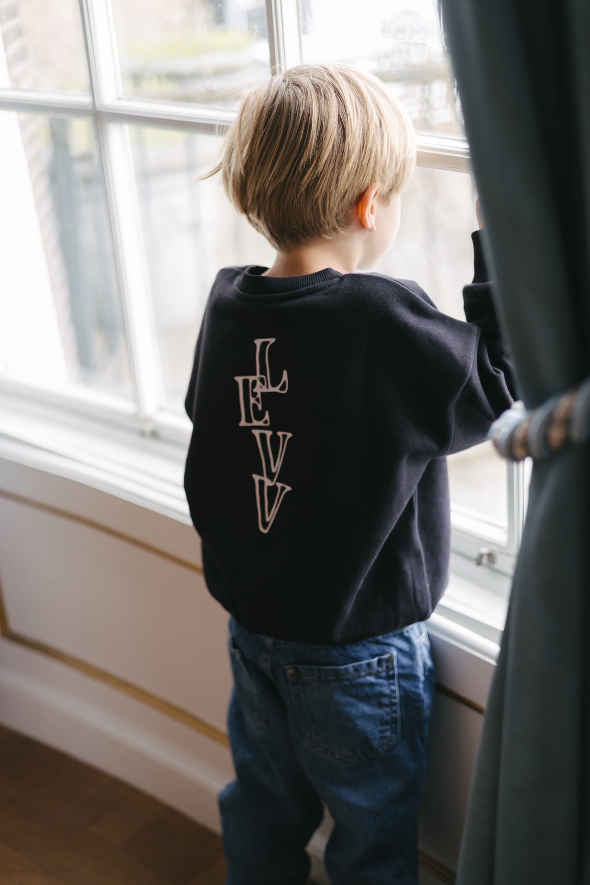 Zwarte sweater met ruglogo | Black