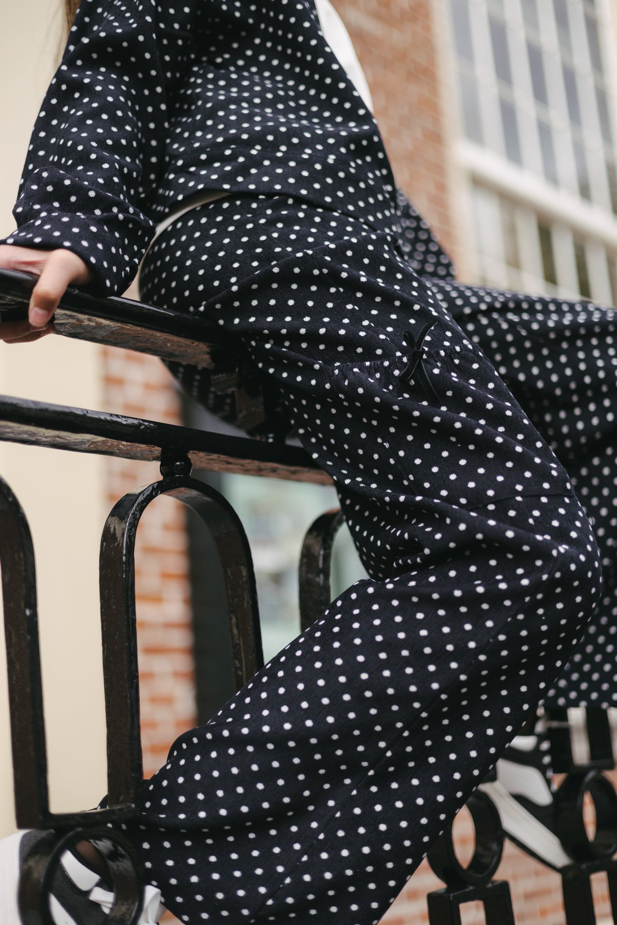 Zwarte broek met witte stippen | AOP White Dot
